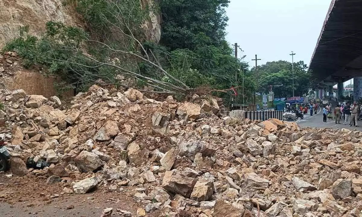 Landslide at Indrakeeladri in Vijayawada
