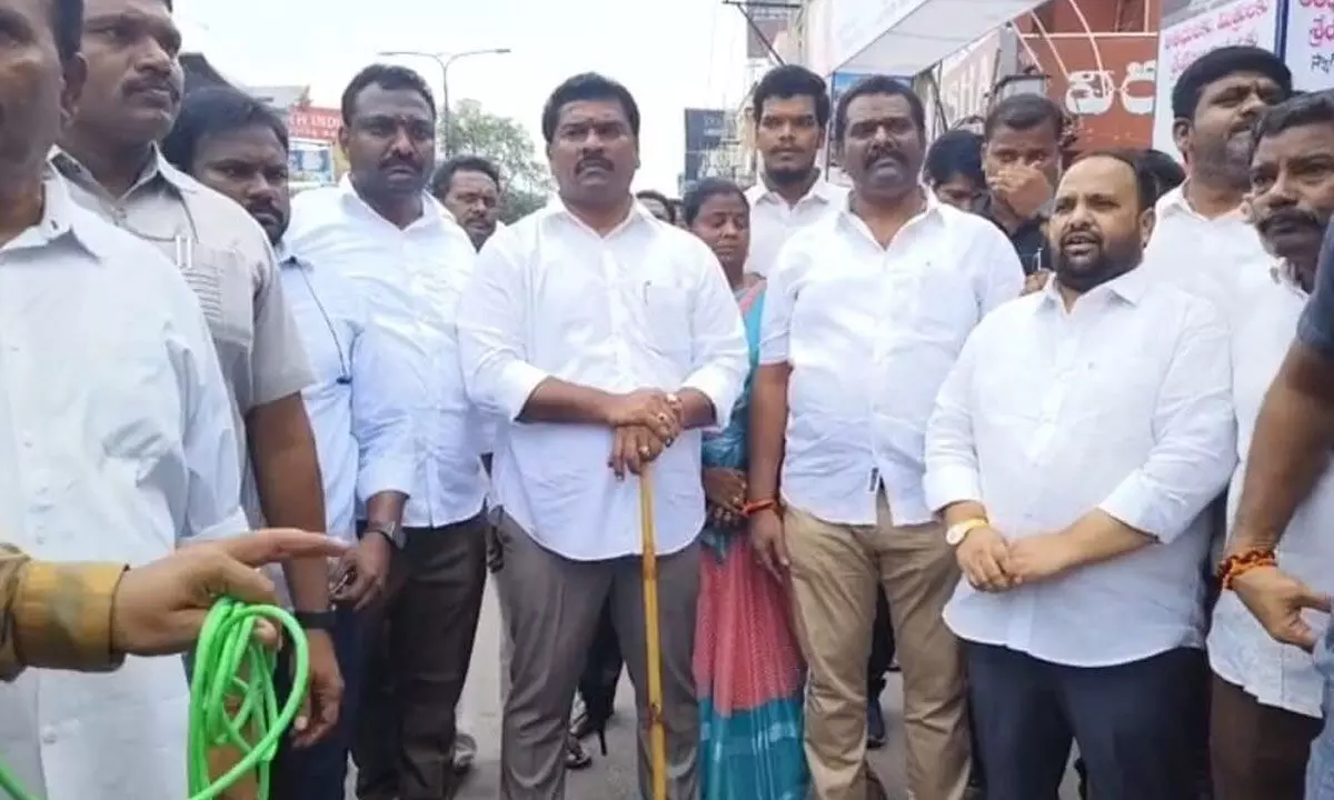 Mayor Kavati Siva Naga Manohar Naidu trying to prevent TDP and JSP activists from enforcing bandh with a lathi in Guntur on Monday. Guntur West MLA Maddali Giridhara Rao is also seen.