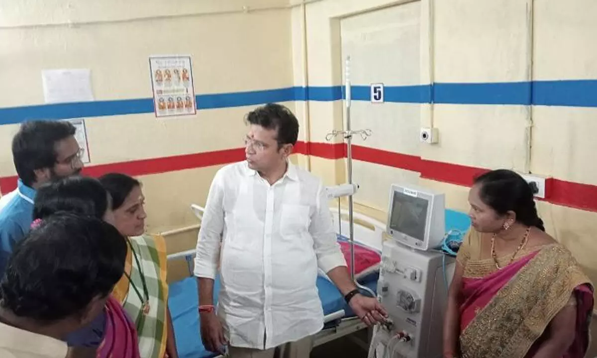 MLA Sridhar Babu inspects dialysis center at Govt Hospital