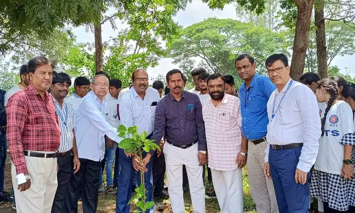 Karimnagar: 150 saplings planted at Vivekananda Engg College