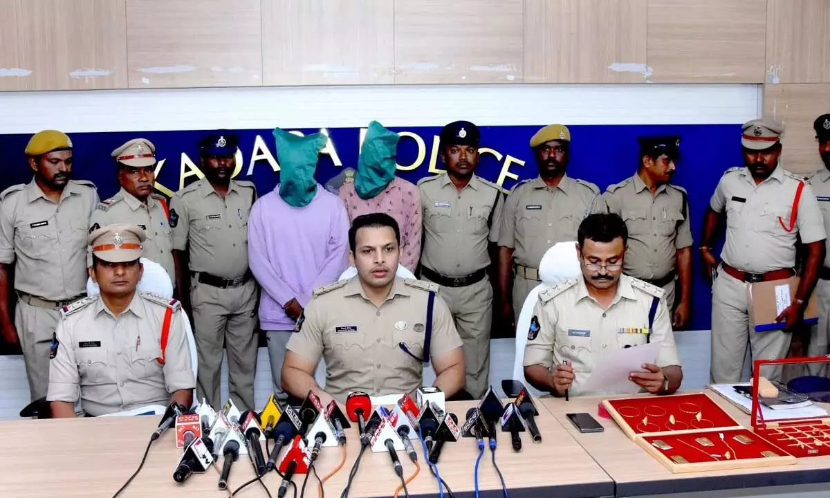 SP Siddarth Kaushal producing the accused before the media in Kadapa city on Tuesday