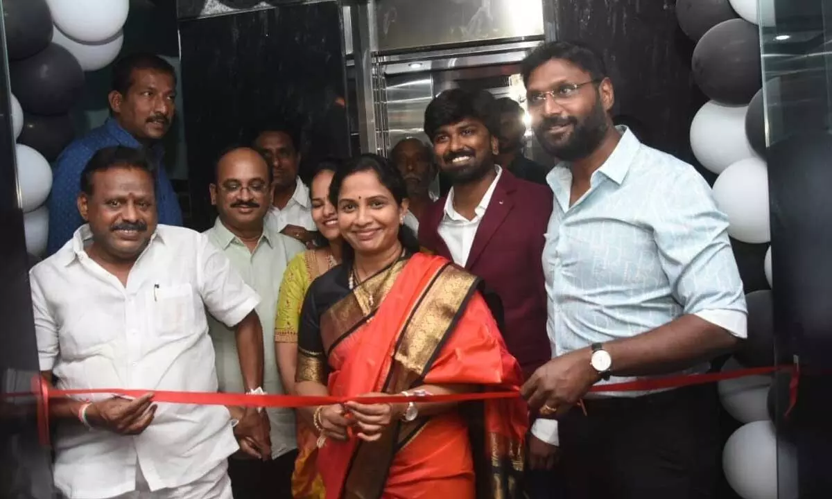 Mayor Dr R Sirisha inaugurating ‘Grow Hair, Glow Skin’ clinic at AIR bypass road in Tirupati on Tuesday
