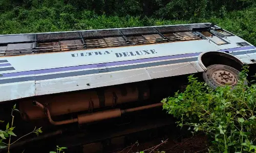 An RTC Bus overturned: 10 injured