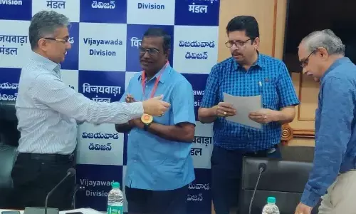 4 SCR employees receive Man of Month awards