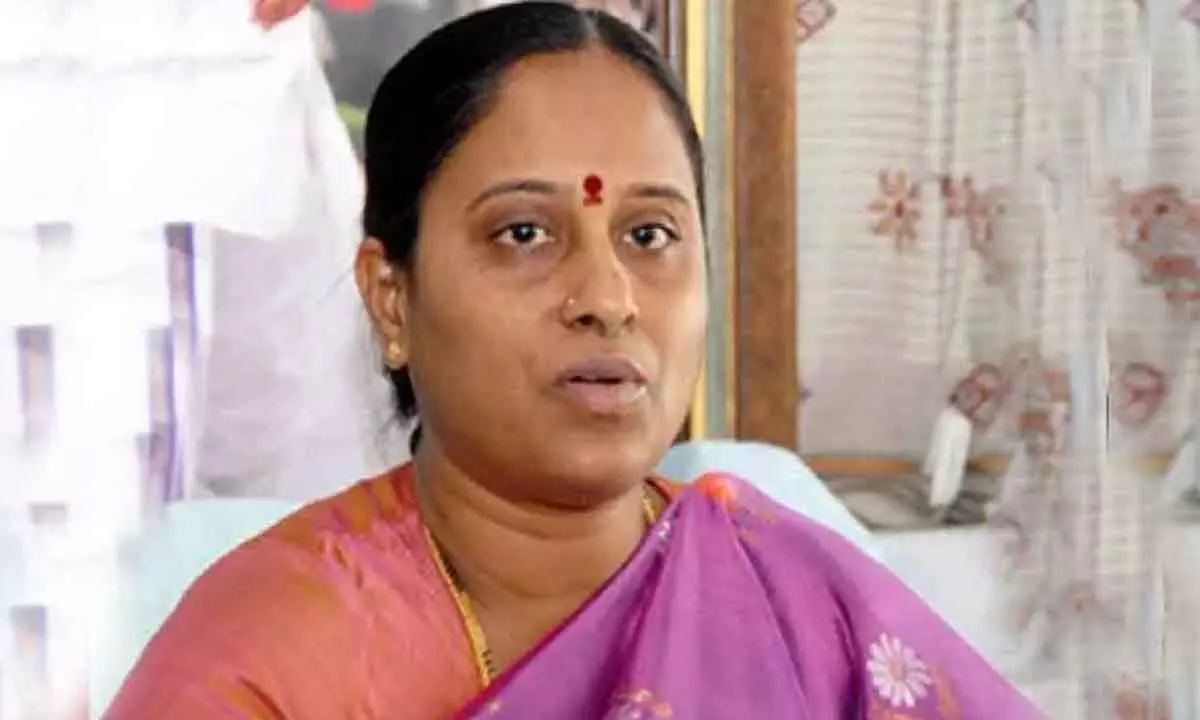 Konda Surekha adds fuel to fire, exposes infightings in Congress