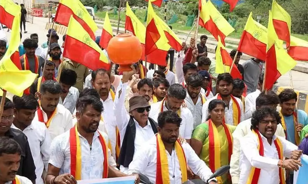 Tamil Nadu Farmers Association Plans Rail Roko Protest Over Cauvery Water Issue