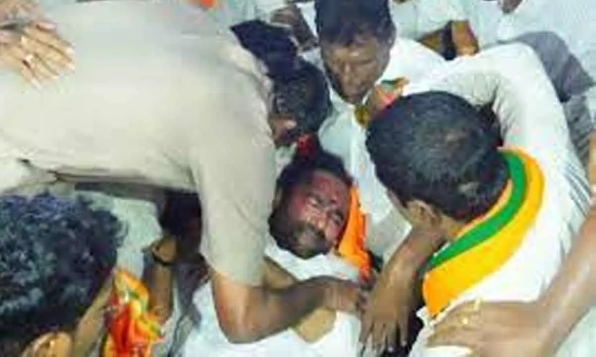 Hyderabad: Kishan Reddy ends 24-hr hunger strike on unemployment in State