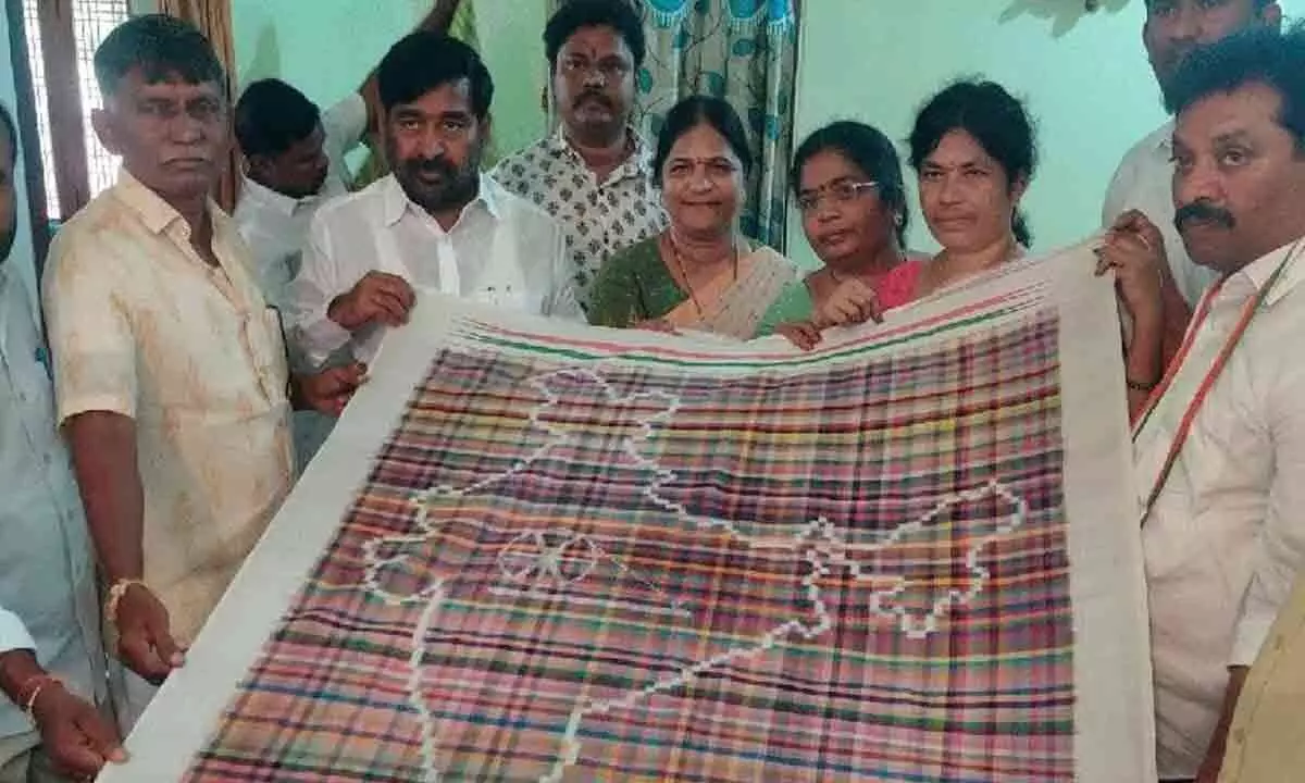 Pochampally: Handlooms thriving with government push says  Minister for Energy G Jagdish Reddy