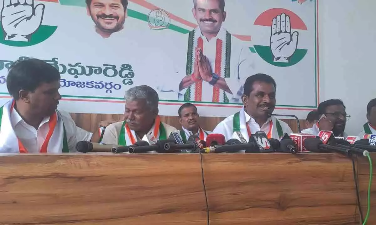 Wanaparthy: Singireddy comes under Congress fire