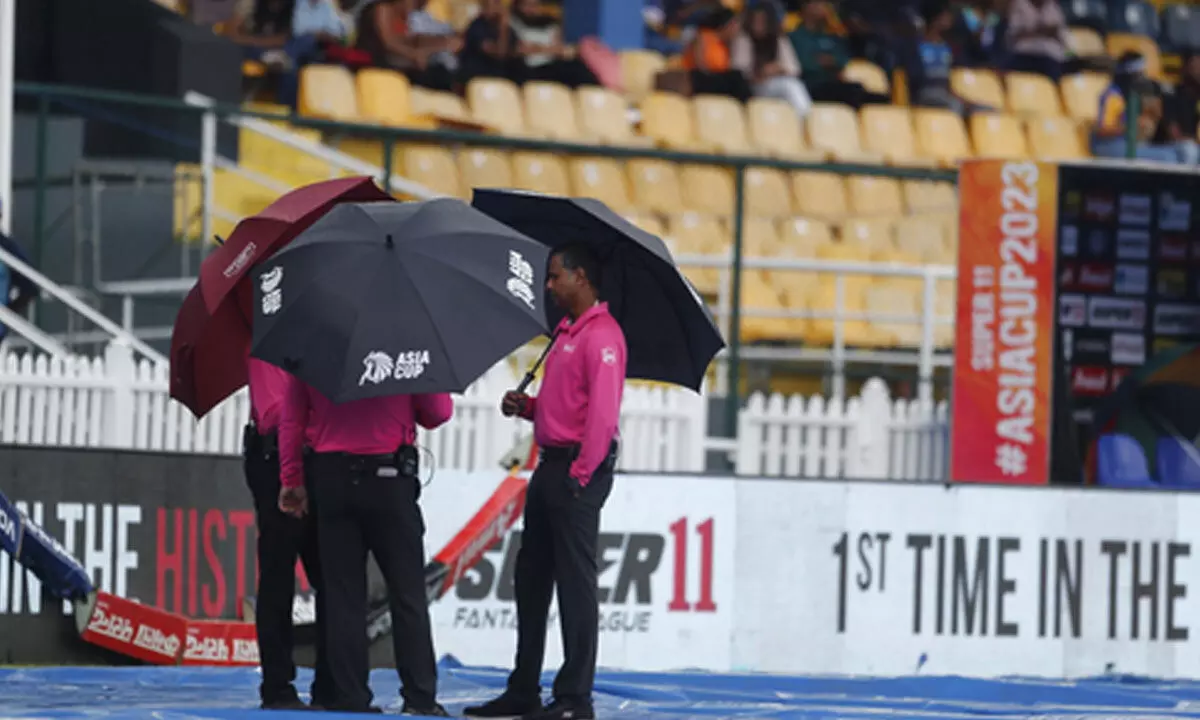 Asia Cup: Rain halts play after Sri Lanka bundle out half of Pakistan team
