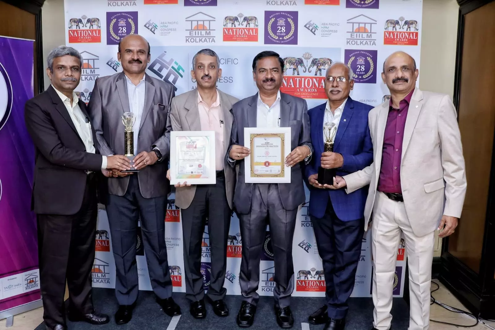 KSRTC wins National Award For Leadership and Excellence In Electric Vehicle and Express Logistics and Supply Chain Leadership award
