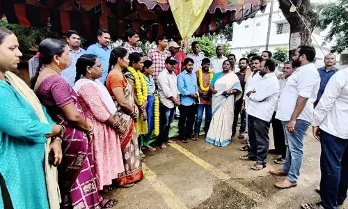 The government should solve the problems of employees with comprehensive punishment