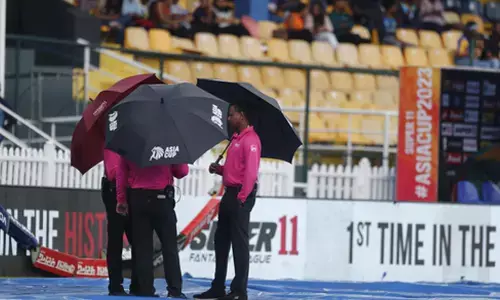 Asia Cup: Rain halts play after Sri Lanka bundle out half of Pakistan team