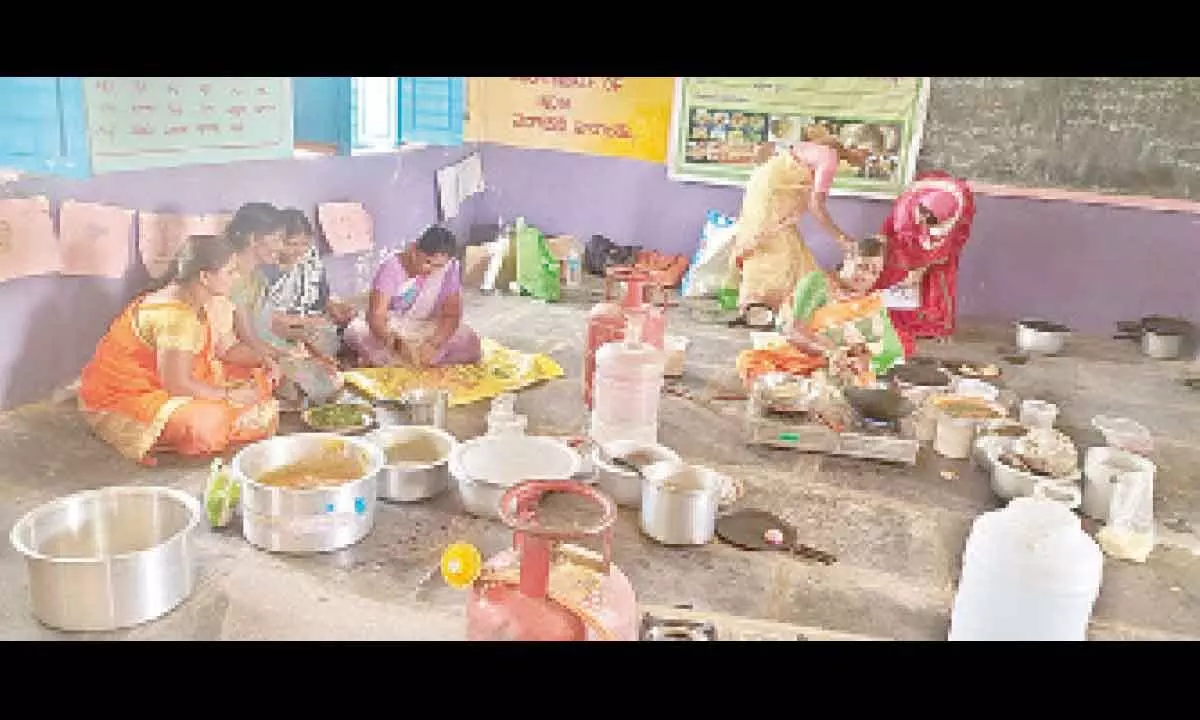 The kitchen at Vaddepalli preparing millet food