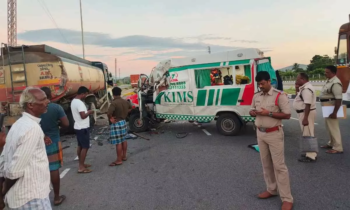 Chittor: 4 persons dead on the spot in road accident