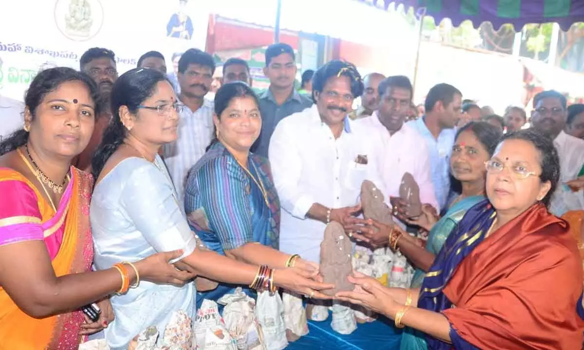 Visakhapatnam: Mayor pitches for planet-friendly Ganesh idols