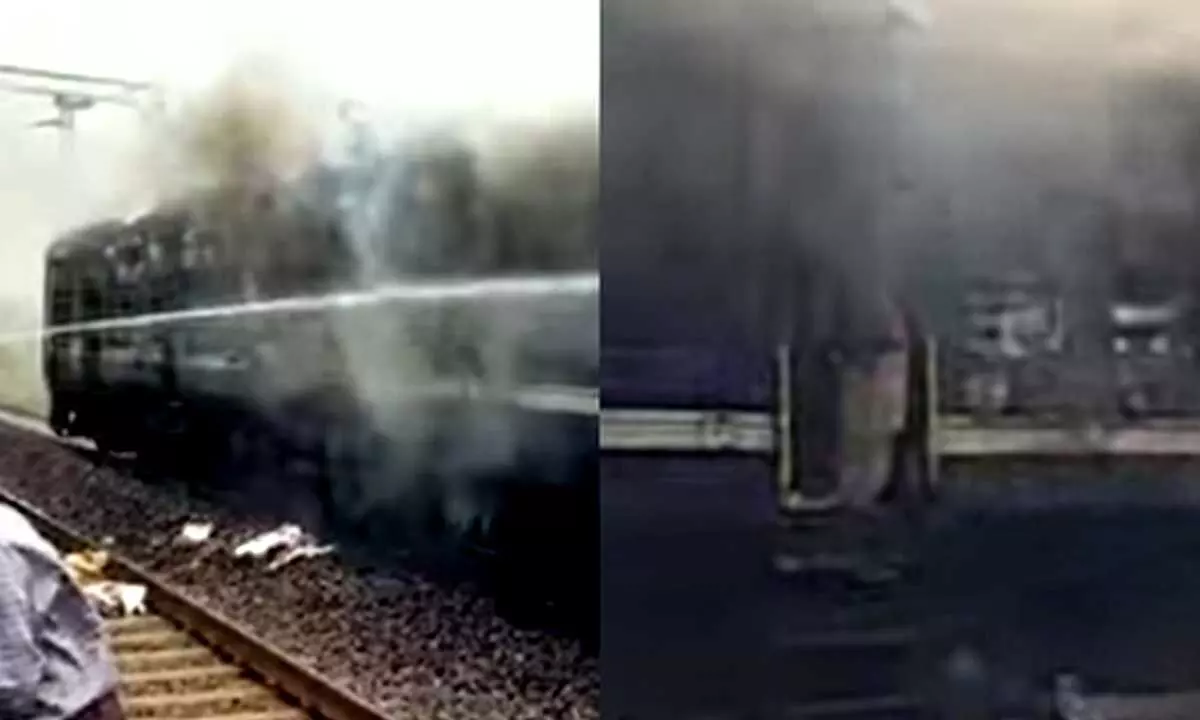 Gujarat: Fire erupts in Dahod-Anand train coach