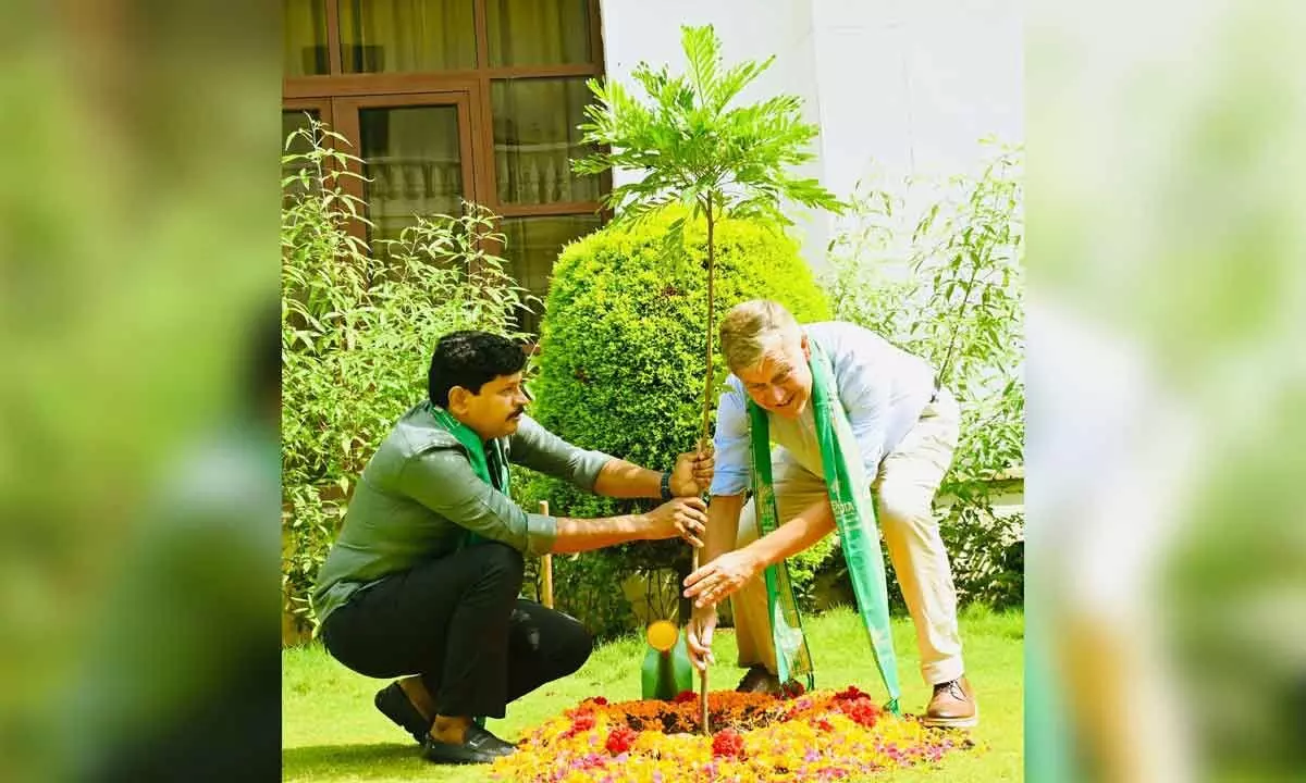 Hyderabad: Global leader Eric Solheim joins Green India Challenge
