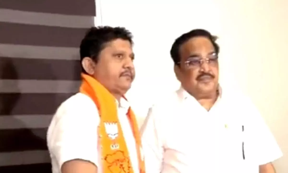 Gujarat Congress general secretary Haresh Vasava joins BJP