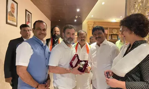 AICC leaders Rahul Gandhi and Priyanka are welcomed by Ponguleti in Hyderabad