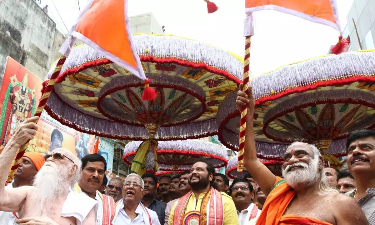 Ratnagiri Sri Balamurugan Swamy, Kalavai Sachidananda Swamy, Dharmartha Samithi trustees Vedantam and RR Gopal carrying umbrellas in a procession from  Chennai city on Saturday to present to Brahmotsavams in Tirumala