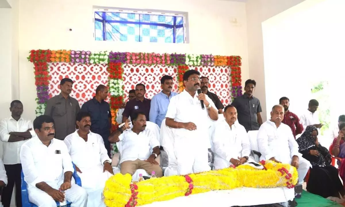 Municipal Administration Minister A Suresh addressing after inauguration of municipal administrative building in Mydukuru on Saturday