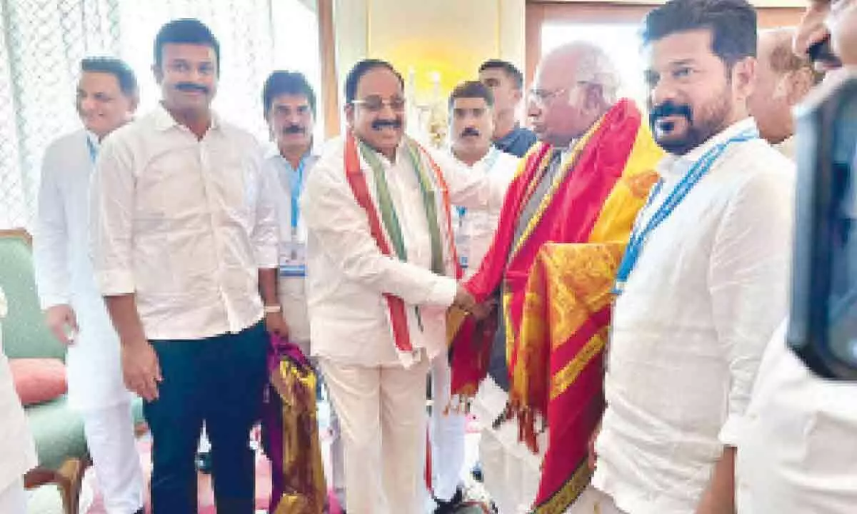 Hyderabad: Former Minister Tummala Nageshwara Rao joins Congress