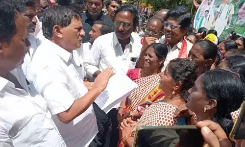 Miryalaguda: MLA Nallamothu Bhaskar Rao scoffs at Anganwadi staff