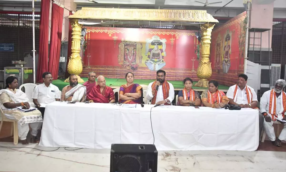 Indrakeeladri to start Dasara fete from October 15