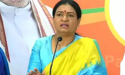 Congress cheating people with 6 guarantees: DK Aruna