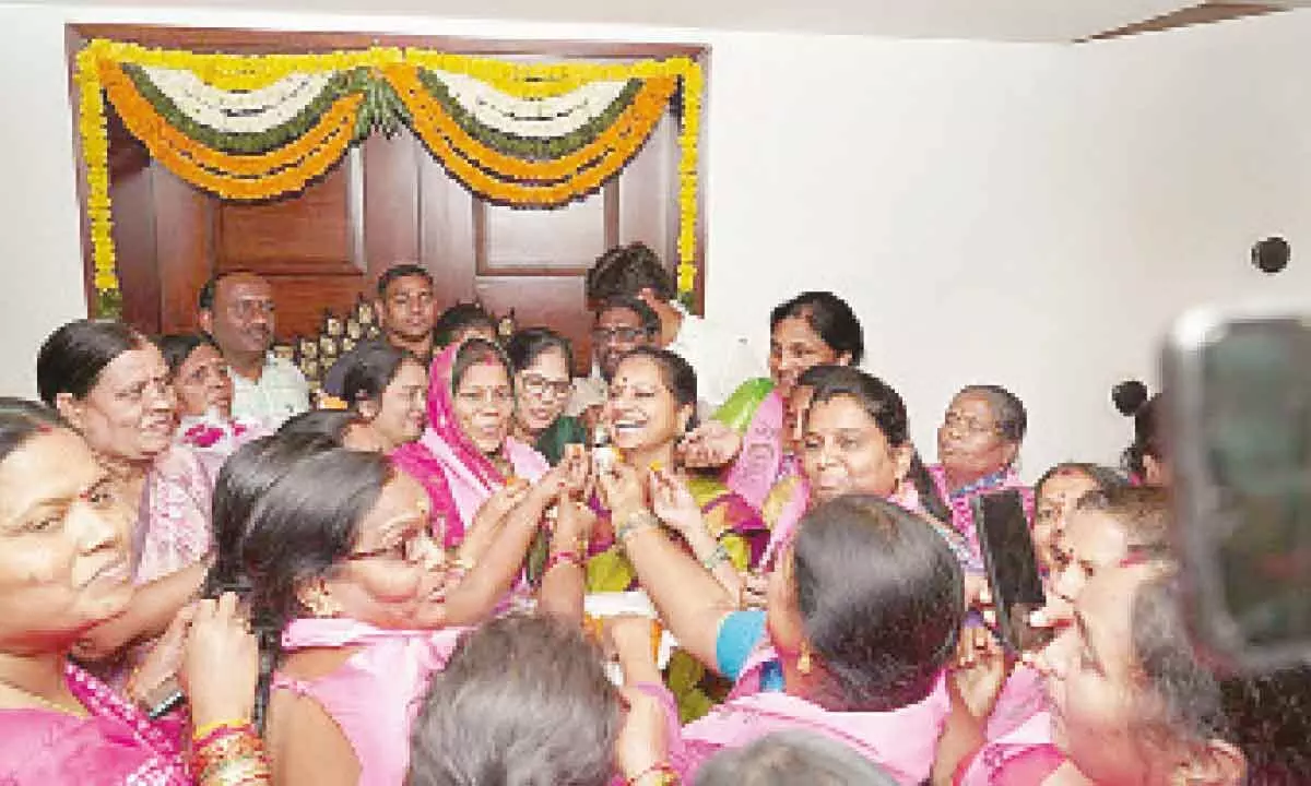 Womens Quota Bill: BRS leaders sing paeans to Kavitha