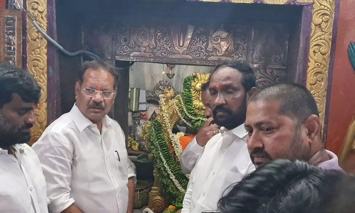 TDP politburo member Nakka Anand Babu and other leaders performing pujas to Lord Sri Anjaneya Swamy at Sri Anjaneya Swamy Temple in Guntur on Tuesday