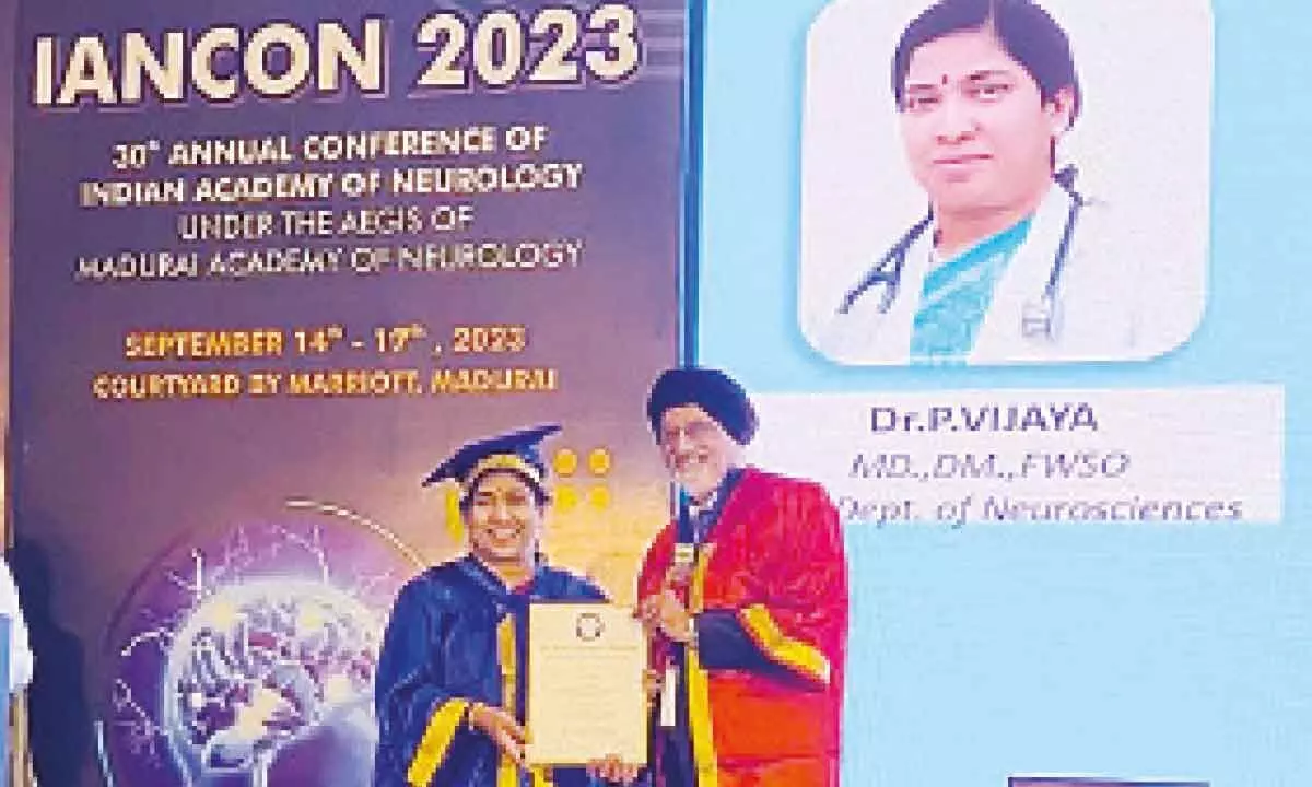 Dr P Vijaya of Lalitha Hospitals, Guntur, receiving Fellowship of IAN from IAN president Prof Gagandeep Singh at 30th annual conference of IANCON 2023 held in Madurai on September 14