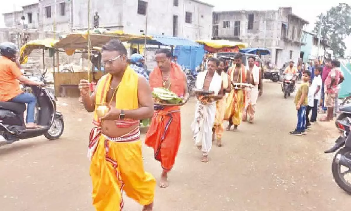 Prez Murmu, CM Patnaik greet people on Nuakhai