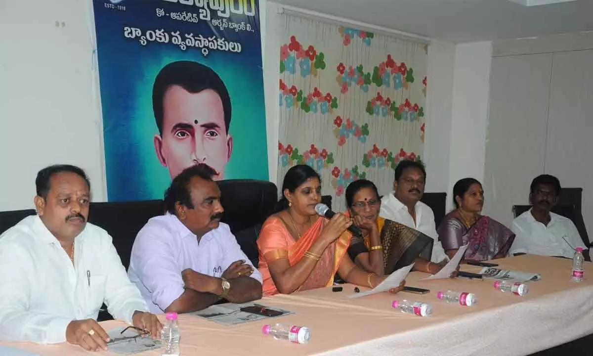 Aryapuram Cooperative Urban Bank’s Governing Body chairperson Girajala Ramakrishna Tulasi addressing a press conference in Rajamahendravaram on Friday