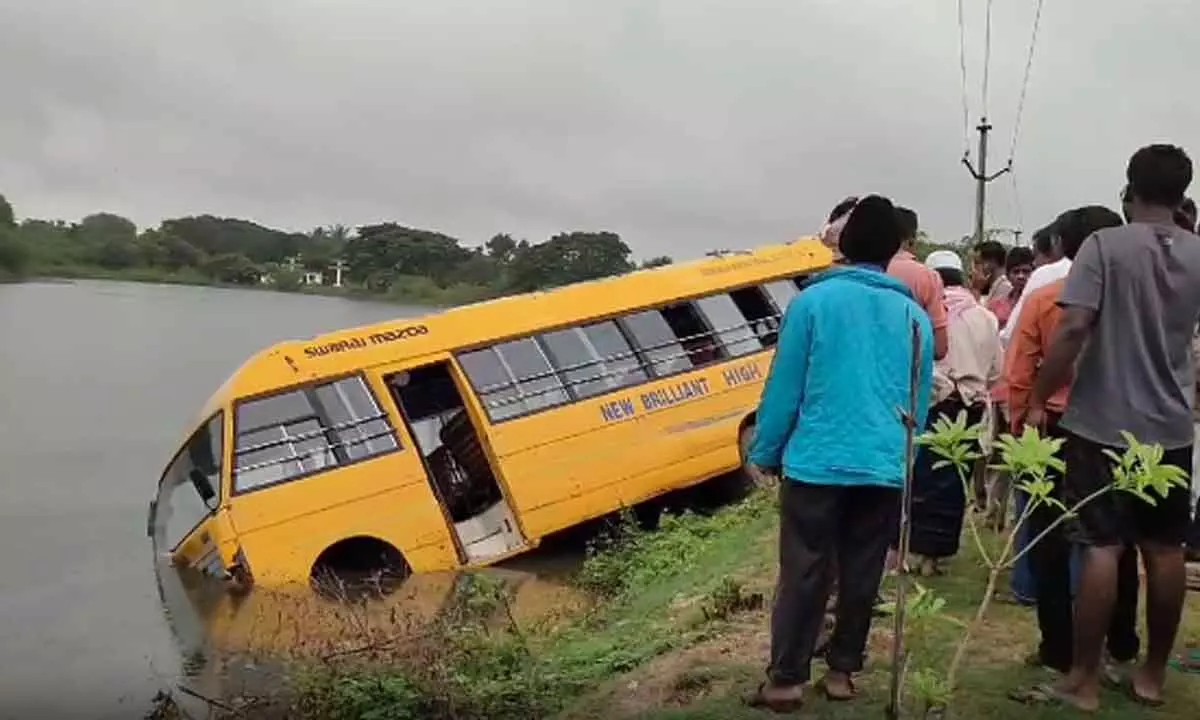 Telangana: School bus plunges into a Pond in Vikarabad, no casualties