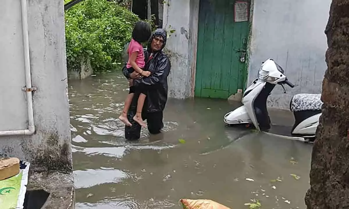 Heavy rains flood several areas in Nagpur; 180 rescued