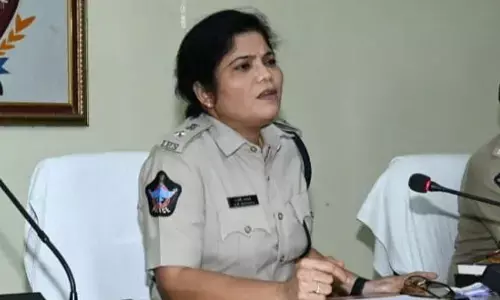 SP GR Radhika (Centre) speaking at a meeting in Srikakulam on Saturday