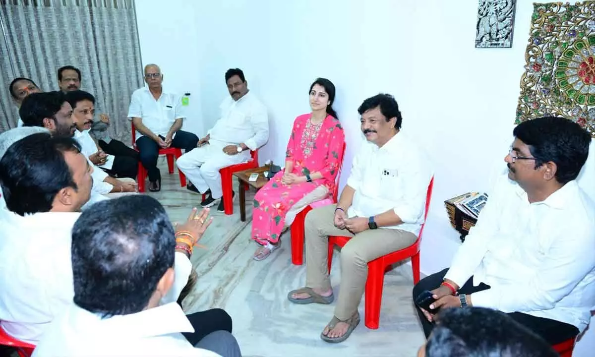 Jana Sena leaders meets Nara Brahmani, decides to carryout protests jointly