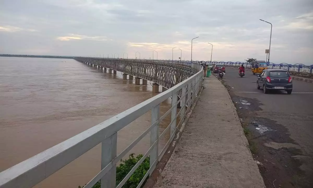 The Road cum Rail bridge will be closed for a month from 27 for repairs