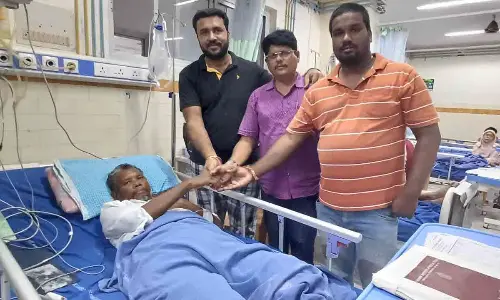 Khammam: TWJF members check up on tribal leader Sondi Veeraiah