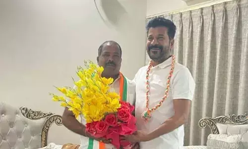 Karimnagar: Bommakal sarpanch Purumalla Srinivas meets TPCC chief Revanth Reddy