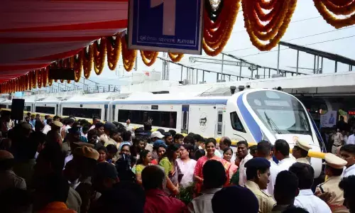 PM flags off Kacheguda to Yesvantpur Vande Bharat Express
