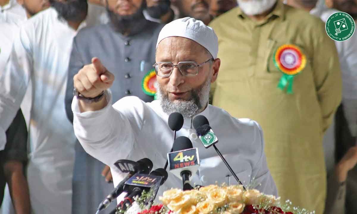 Asad dares RaGa to contest from Hyderabad