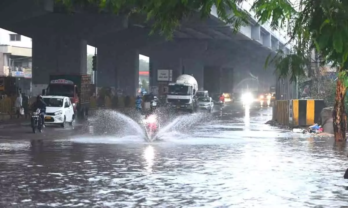 Heavy rains lash Hyderabad city
