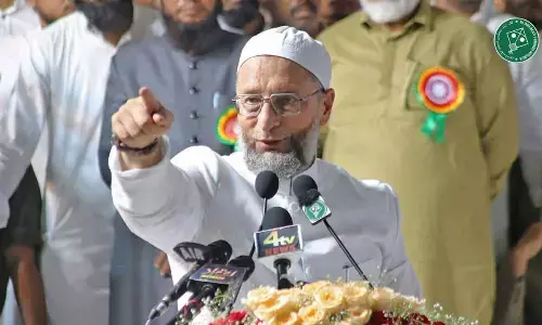 Asad dares RaGa to contest from Hyderabad