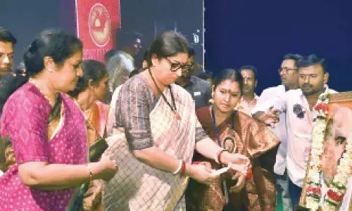 Union Minister Smriti Zubin Irani and BJP State president  Daggubati Purandeswari at the inaugural function of  the Shankhnaad Social Media Volunteers Meet-2023 in Visakhapatnam on Sunday