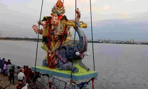 Don’t immerse PoP Ganesh idols in Tank Bund: Telangana High Court