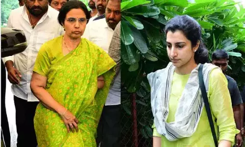 Nara Bhuvaneshwari, Brahmani and Achchennaidu meets Chandrababu Naidu in jail