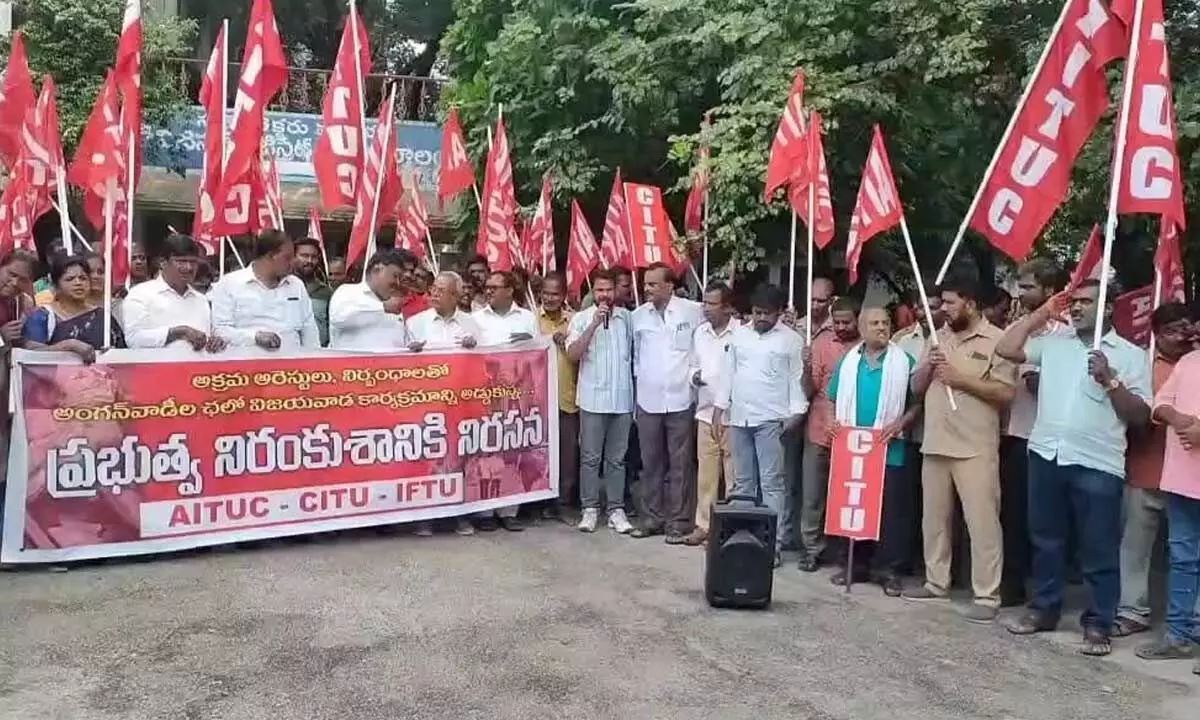 Left party activists marching towards RDO office protesting the statewide detaining of Anganwadi teachers, in Tirupati on Monday.